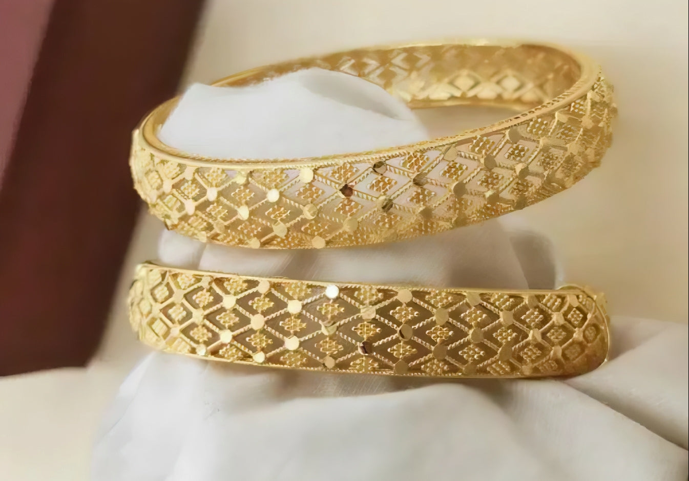 Lattice Glow Gold Bangles