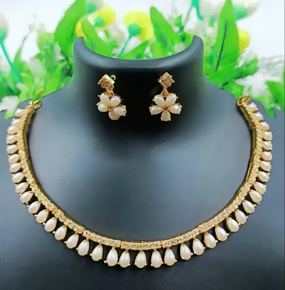 Muthu Thendral Choker Set