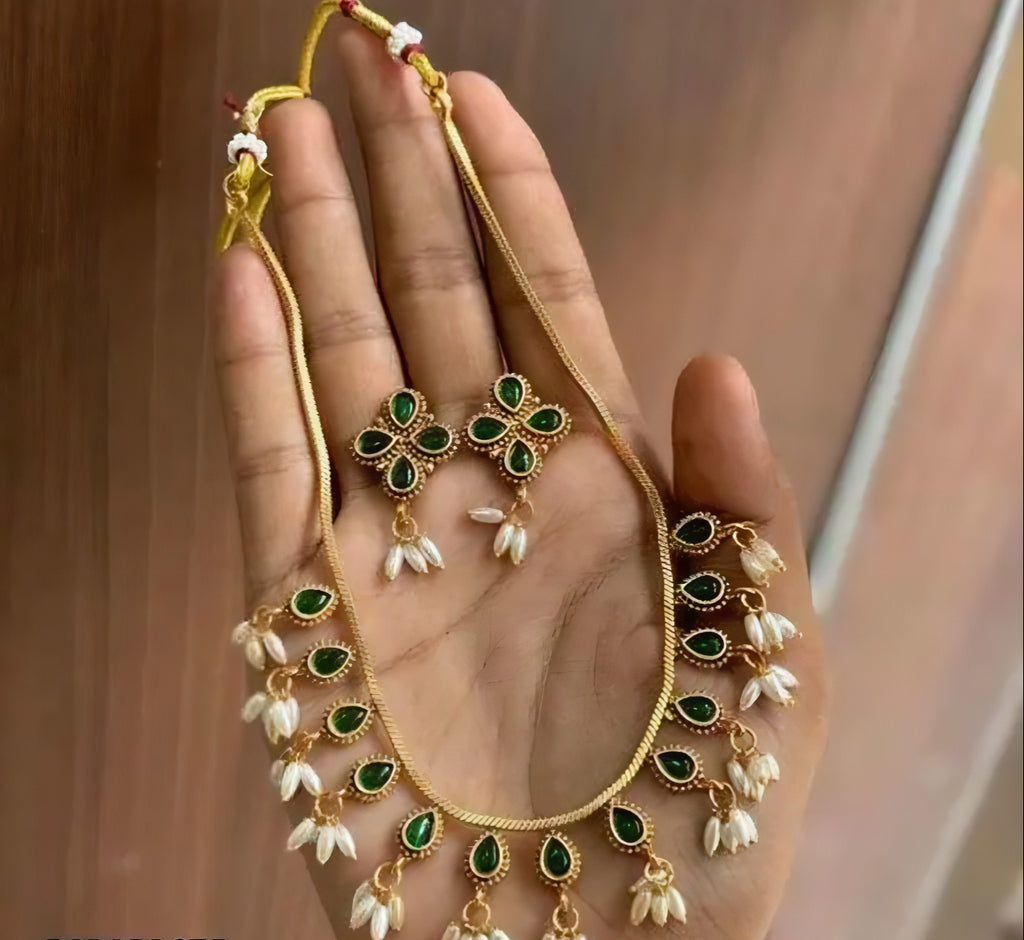 Mullapoovu Malai Set