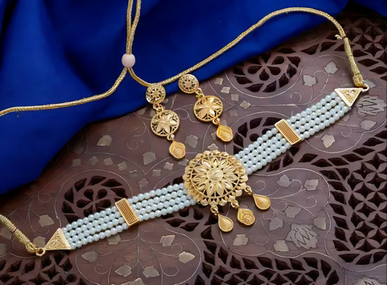 Pearl Glow Choker Set