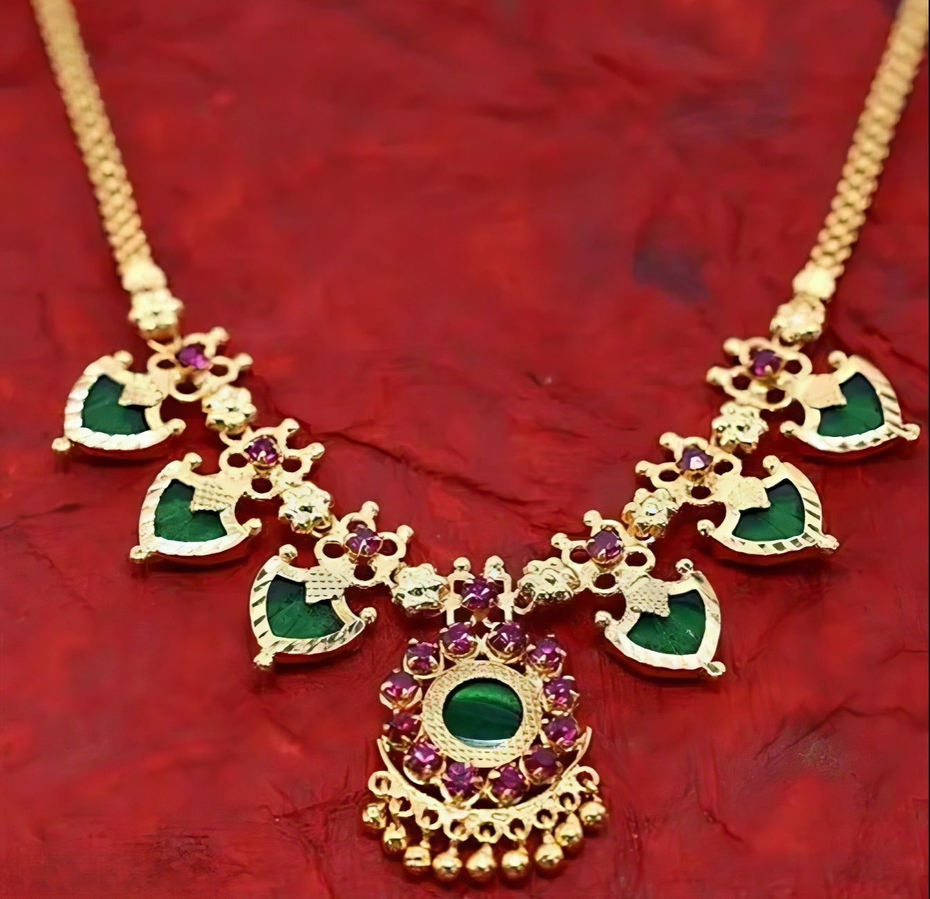 Emerald Palakka Necklace